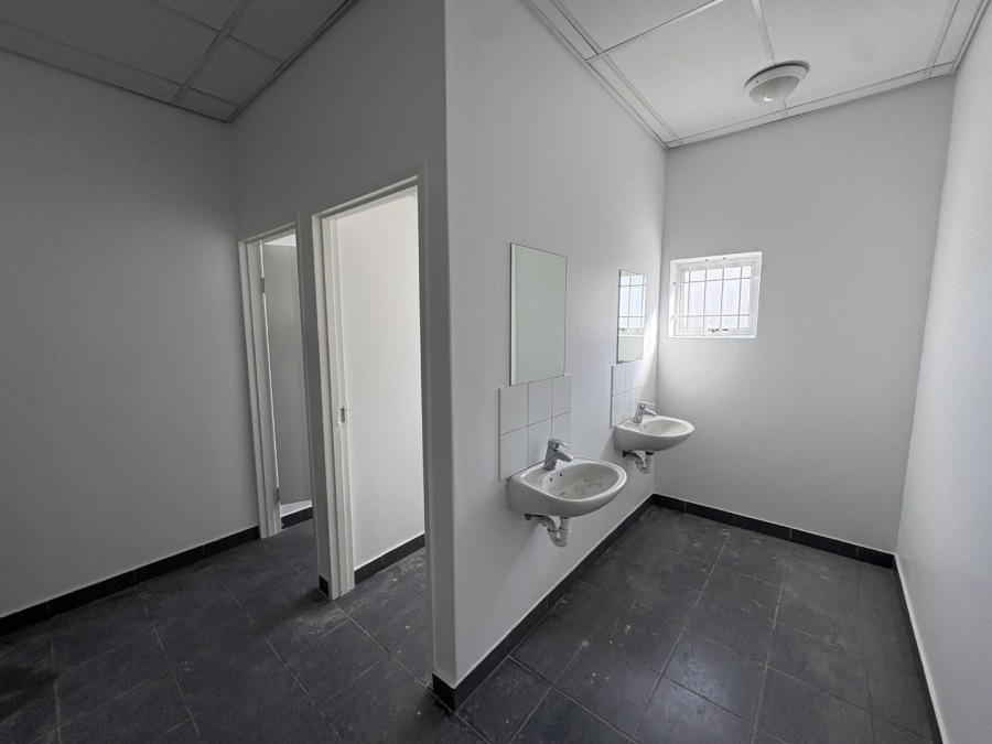 To Let Commercial Property for Rent in Montague Gardens Western Cape